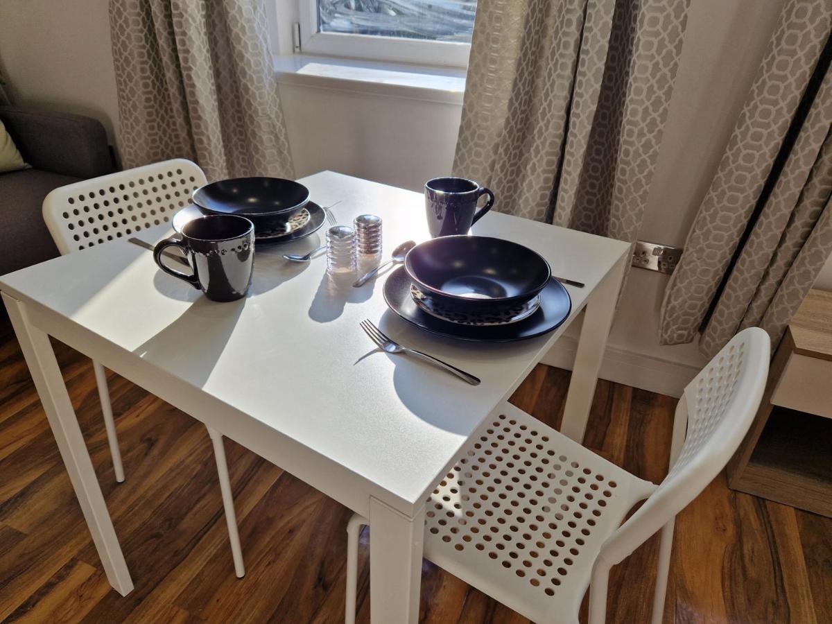 Apartment Flat 5. Modern Apartment, Tynte Hotel, Mountain Ash